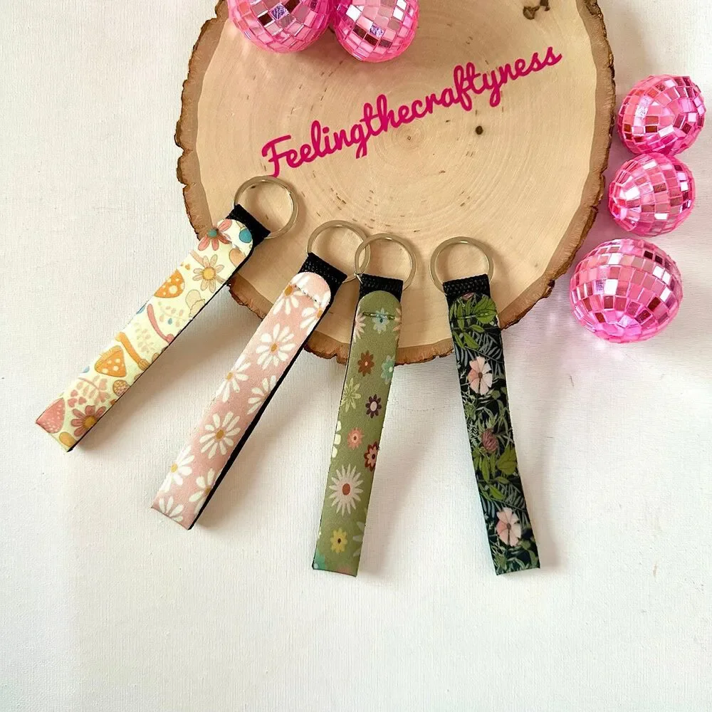 Boho Wristlet Keychain - Bohemian Key Holder Accessory (Daisies)